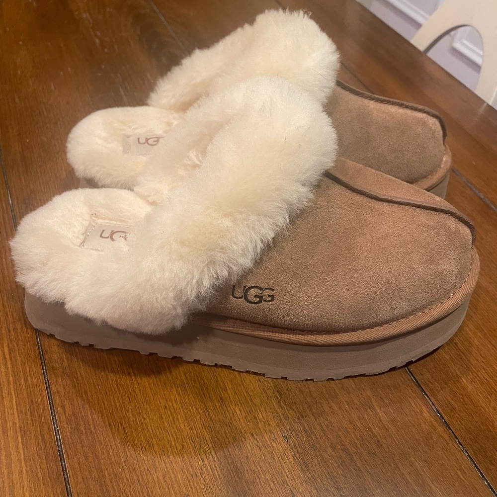 Ugg Disquette slippers size 8